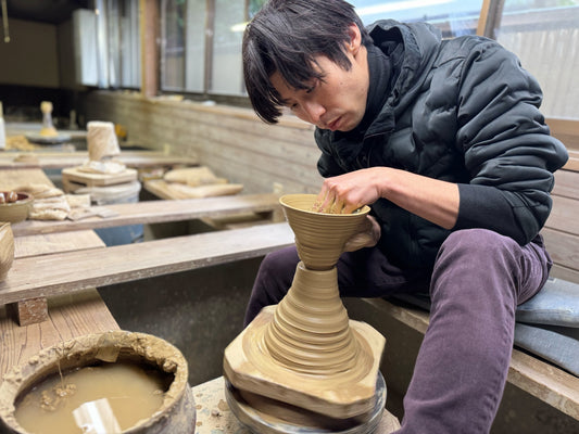 守るために、変わり続ける。 遠州流の茶陶を継ぐ、高取焼宗家・高取春慶の現在地