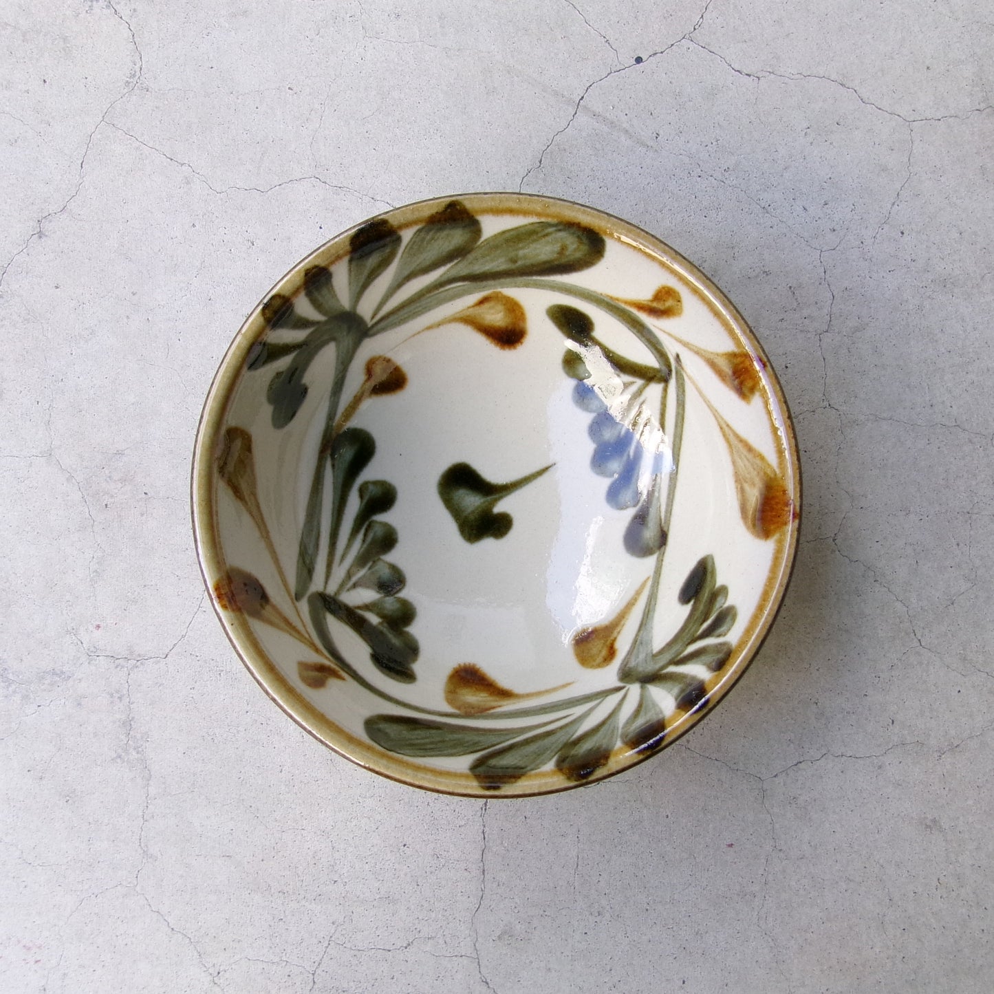 壺屋焼 陶眞窯 5寸鉢【黒ゴス唐草】