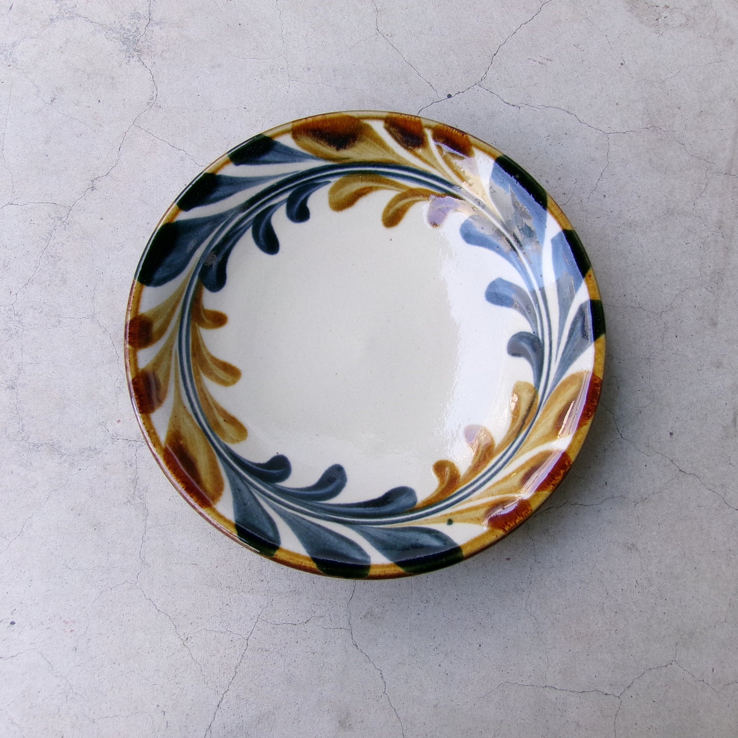 壺屋焼 陶眞窯 7寸皿【デイゴ唐草】