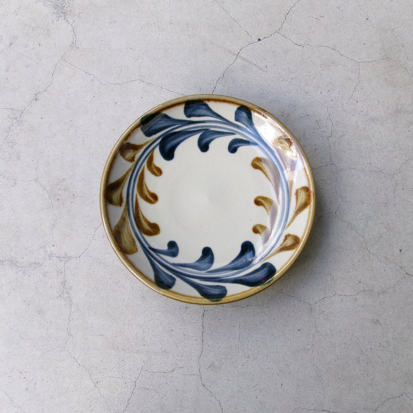 壺屋焼 陶眞窯 5寸皿【デイゴ唐草】