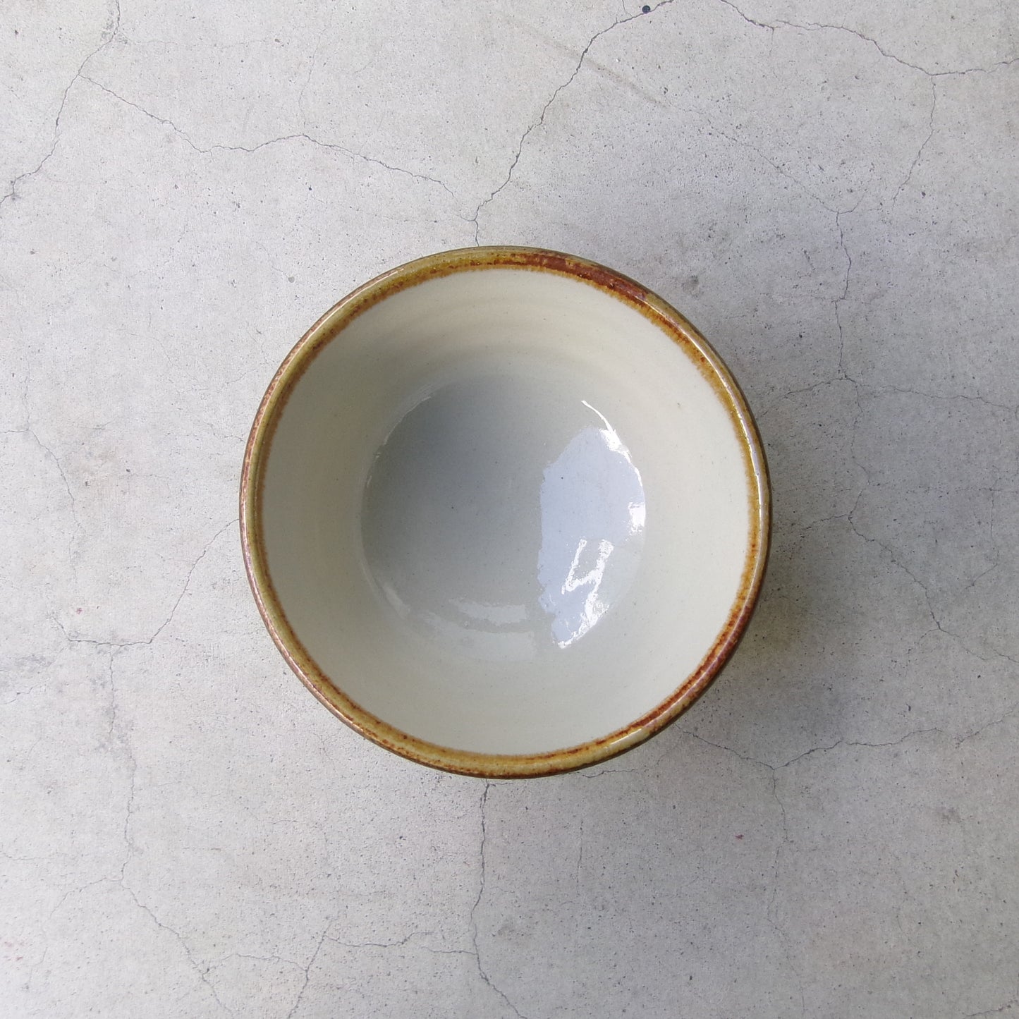 壺屋焼 陶眞窯 汁マカイ【デイゴ唐草】