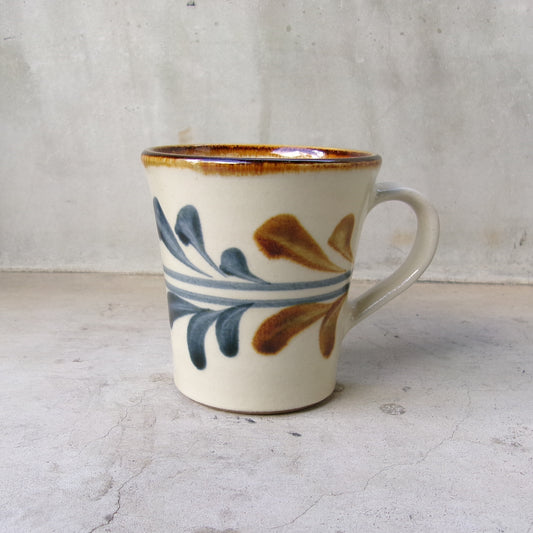 壺屋焼 陶眞窯 マグカップ【デイゴ唐草】