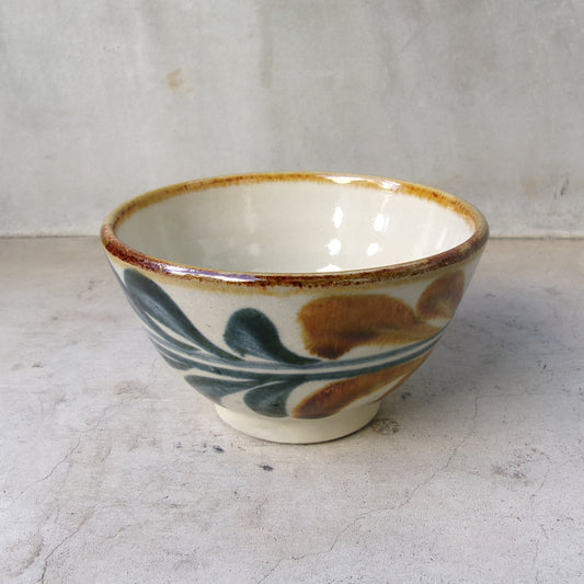 壺屋焼 陶眞窯 汁マカイ【デイゴ唐草】