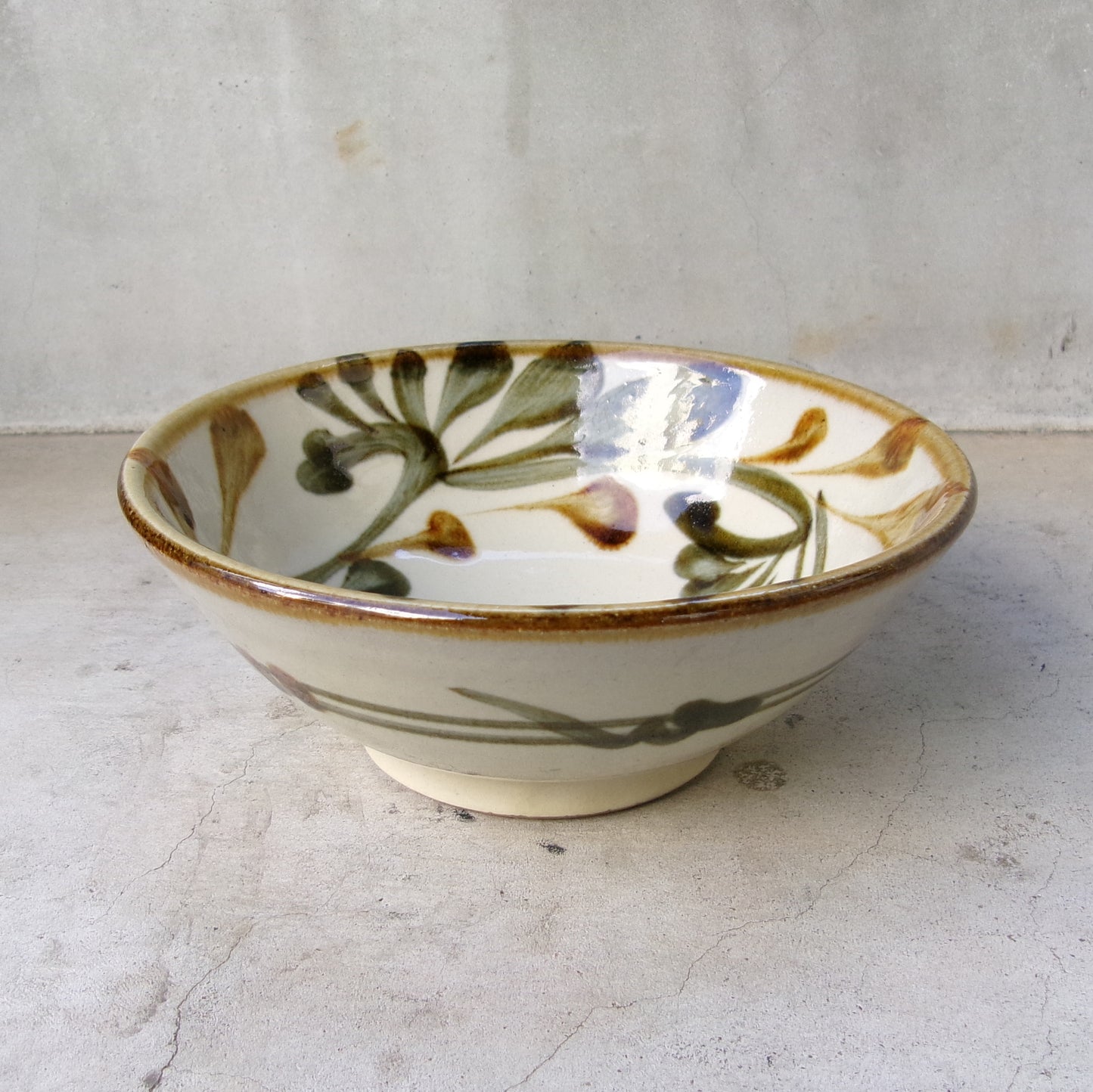 壺屋焼 陶眞窯 5寸鉢【黒ゴス唐草】